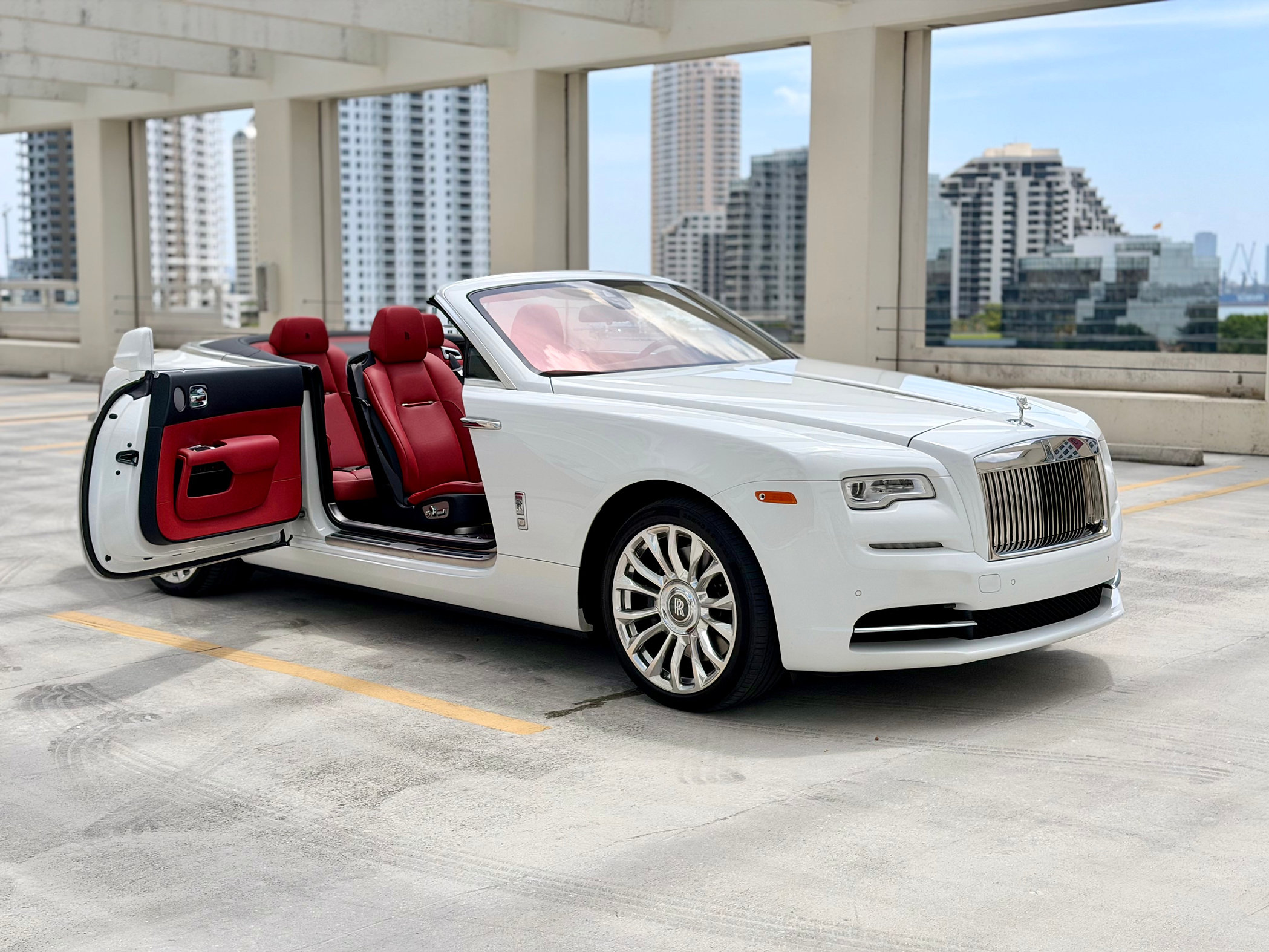 Rolls-Royce Dawn - Image 1